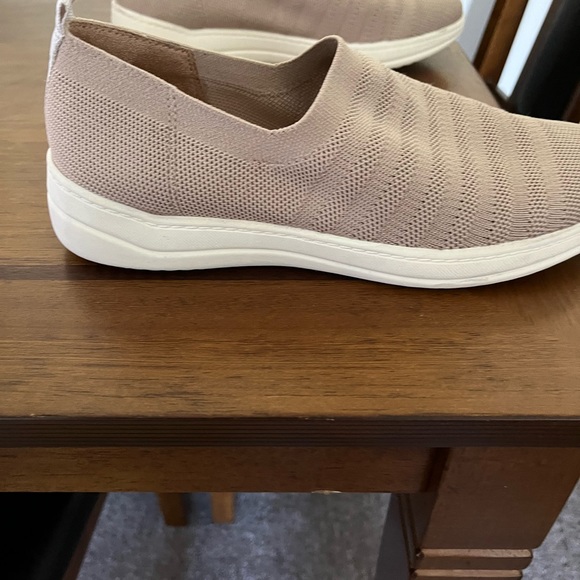New beige slip on walking shoes NWOT - Picture 2 of 4